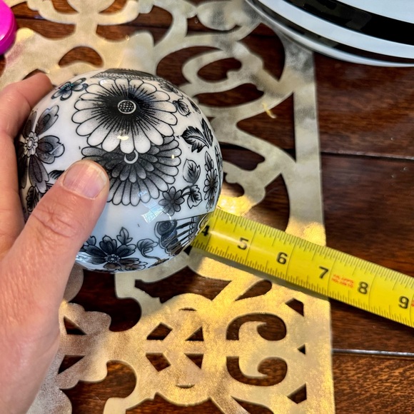 Elegant Chinoiserie Porcelain Ceramic Ball Black & White Carpet Balls Home Decor - Picture 16 of 16